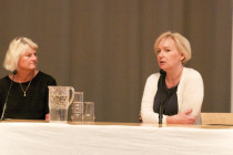 Bild på Pam Fredman, rektor vid Göteborgs universitet och ordförande i SUHF, i panelen tillsammans med Helene Hellmark Knutsson, utbildnings- och forskningsminister