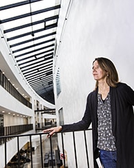Amelie Eriksson Karlström är professor i molekylär bioteknik och dekan för Skolan för bioteknologi vid KTH, som huserar på Albanova.
