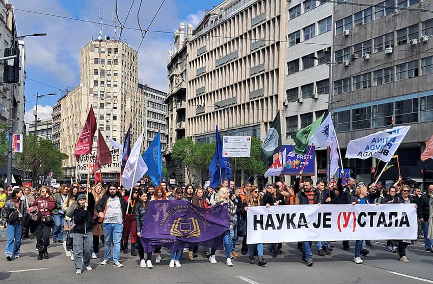 Demonstrationståg i Belgrad