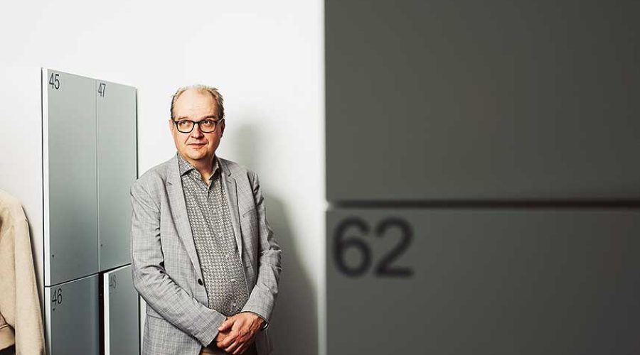 Mälardalen University in Västerås is rebuilding in stages. The idea is that all employees will eventually work in flexible offices. Safety representative Michaël Le Duc, believes this will lead to more remote working. Photo Mats Erlandsson